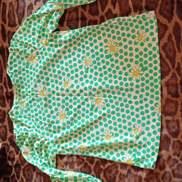 Cute vintage polkadot and daisy pattern top. M/L - Picture 2 of 7